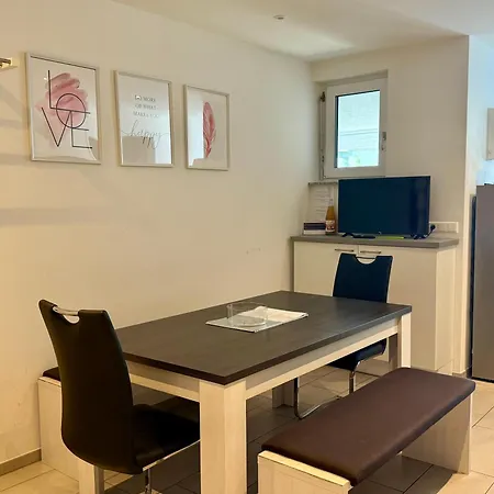 Zentrales In Mit Terrasse Fuer Bis Zu 5 Personen