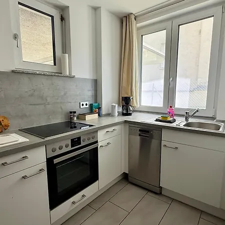 Apartment Zentrales In Mit Terrasse Fuer Bis Zu 5 Personen *