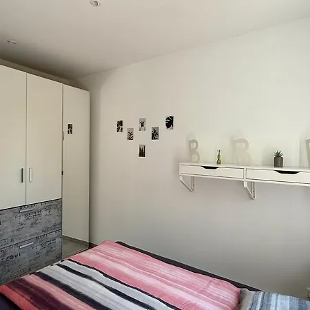 Zentrales In Mit Terrasse Fuer Bis Zu 5 Personen *