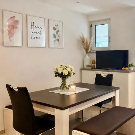 Zentrales In Mit Terrasse Fuer Bis Zu 5 Personen Daire Friedrichshafen