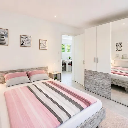 Daire Zentrales In Mit Terrasse Fuer Bis Zu 5 Personen Friedrichshafen